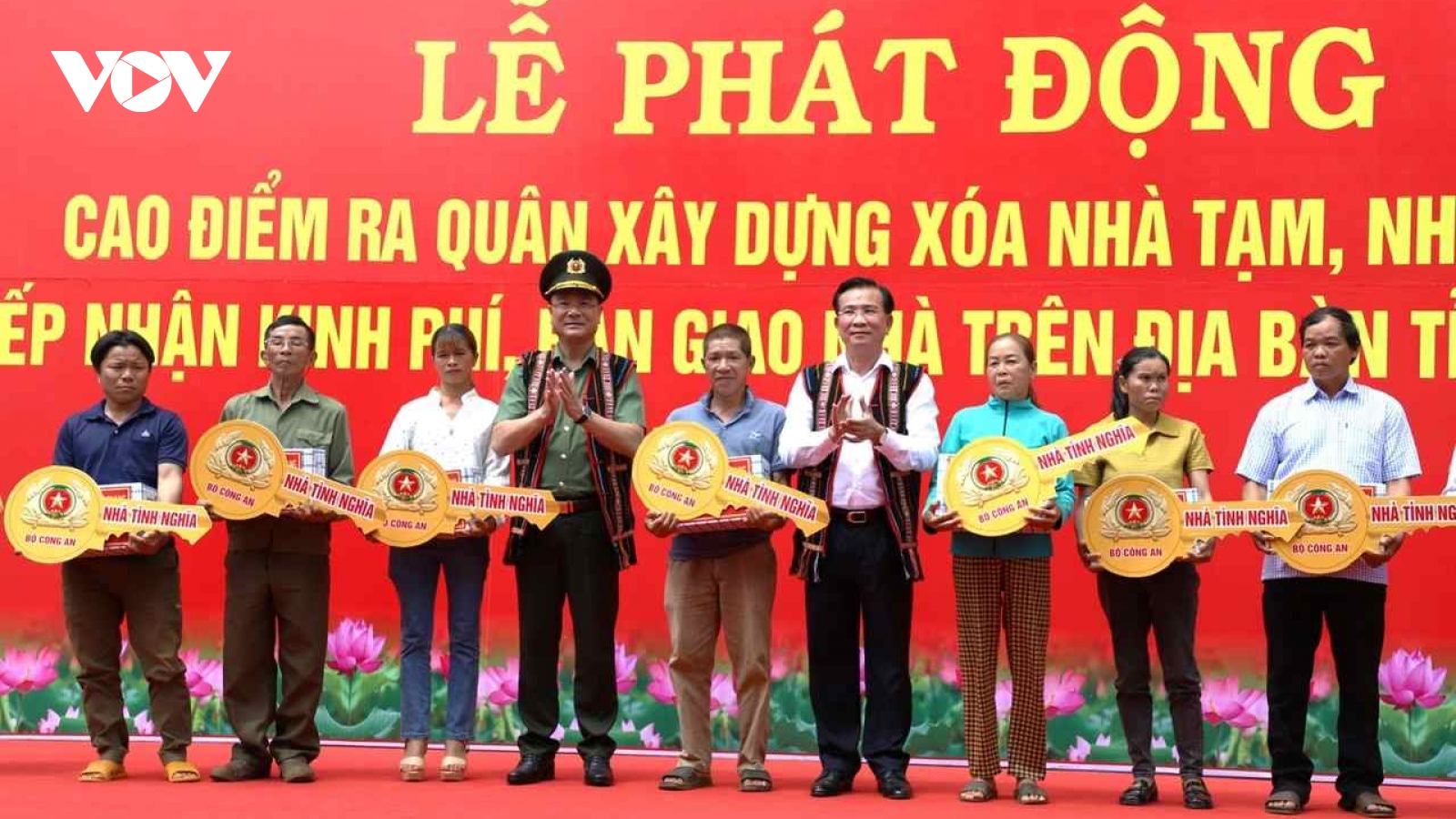 Những người chung tay xây nhà tạm, vai gánh trật tự an ninh